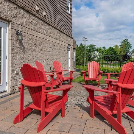 Quality Inn & Suites Amsterdam Saint John Exterior photo