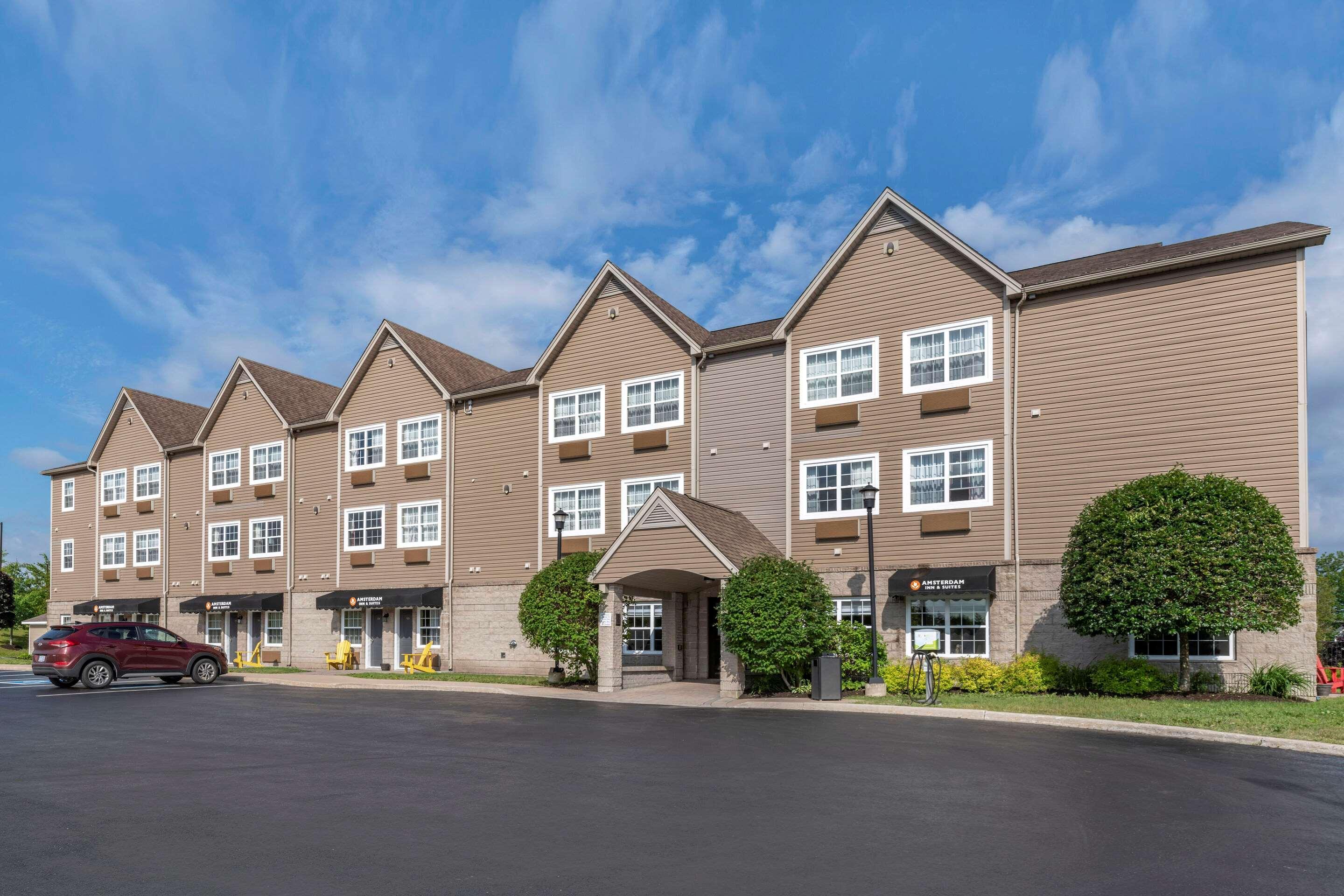 Quality Inn & Suites Amsterdam Saint John Exterior photo